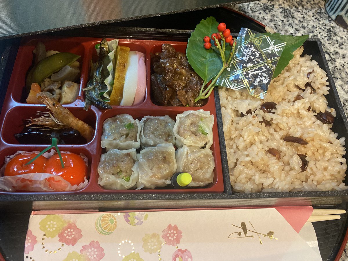 mariko0501's tweet photo. お正月おせち風お弁当つくって差し入��☺️自己満足なお正月🎍

朝から今まで兄弟からありがとうって8回言われました❤️
何してもありがとうと微笑で返してくる兄弟👬幸せな気持ちをありがとうの元旦！ https://t.co/rsTVsFdxTR