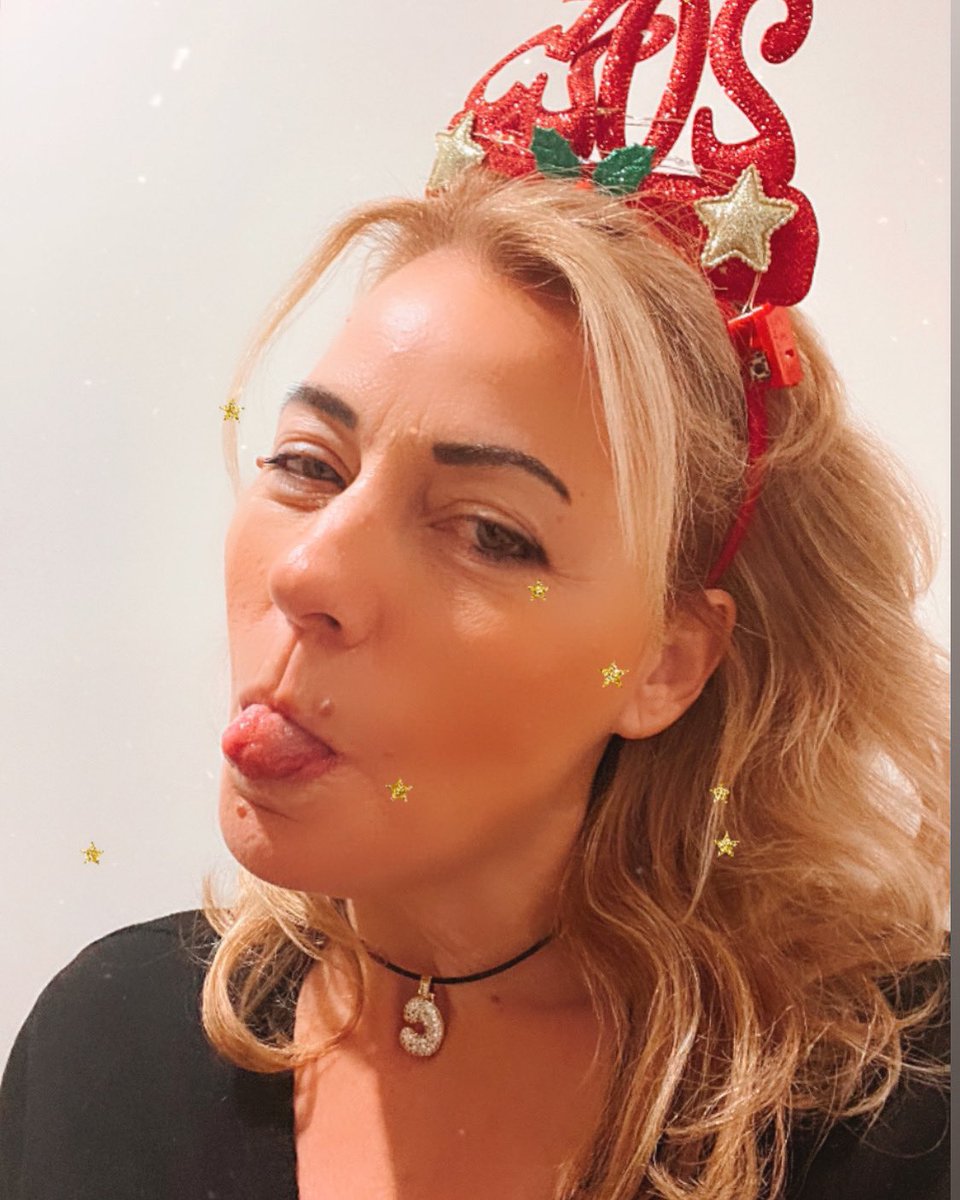 ClausPk92's tweet photo. Happy new year😊🥂🍭🎉🎊

#HappyNewYear2025 
#BuonAnno2025 
#Buongiorno https://t.co/XxxmUBFmMr