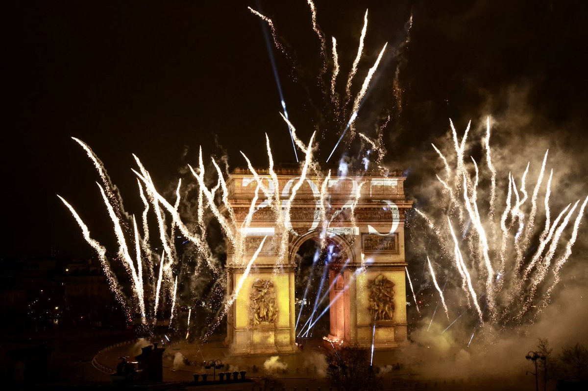 France TV Pro (@francetvpro) on Twitter photo 📈#Audiences #france2
🏆 Triomphe pour "La Grande Soirée du 31 de Paris" avec <a href="/bernstephane/">Stéphane Bern</a> et <a href="/MagaliRipoll/">Magali Ripoll</a> <a href="/mohamedbouhafsi/">Mohamed Bouhafsi</a>
Très large leader :
🥇4M de tvsp
🥇31,8% de PdA
🥇Pic lors du feu : 6,7M, 52,2% de PdA
🙏 Merci, belle année 2025🎉 📈#Audiences #france2
🏆 Triomphe pour "La Grande Soirée du 31 de Paris" avec <a href="/bernstephane/">Stéphane Bern</a> et <a href="/MagaliRipoll/">Magali Ripoll</a> <a href="/mohamedbouhafsi/">Mohamed Bouhafsi</a>
Très large leader :
🥇4M de tvsp
🥇31,8% de PdA
🥇Pic lors du feu : 6,7M, 52,2% de PdA
🙏 Merci, belle année 2025🎉