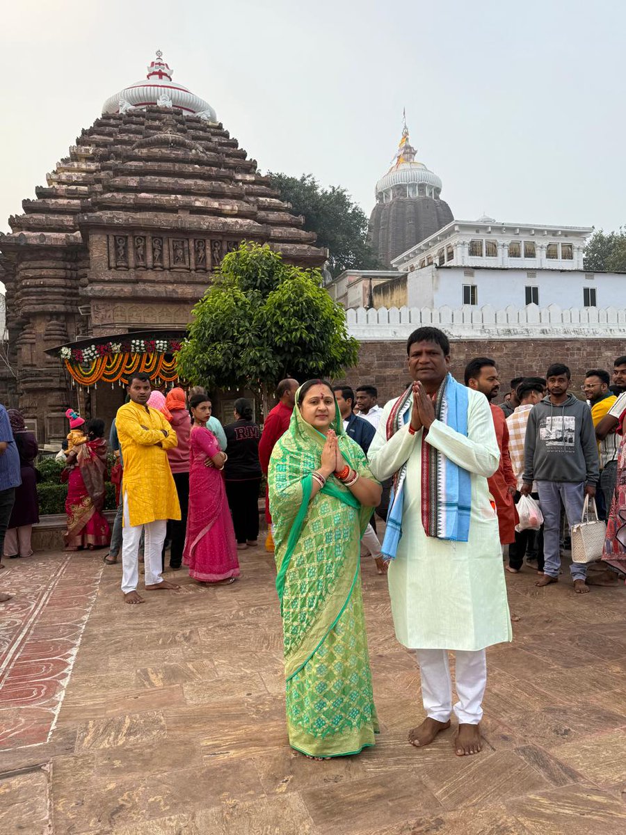 dhullu_mahto's tweet photo. नव वर्ष के पावन अवसर पर आज उड़ीसा के पूरी स्थित जगन्नाथ मंदिर में   पूजा अर्चना कर झारखंड समेत समस्त देशवासियों के लिए पार्थना किया। 

प्रभु जगन्नाथ से सभी के सुख समृद्धि और खुशहा��� जीवन की मंगल कामना किया। https://t.co/63ZiOyLCQd