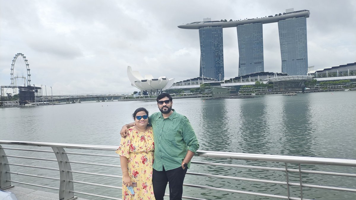 RAJCHIDUNURI's tweet photo. Wishing everyone a year full of joy, peace, and prosperity!
Happy New Year from us!✨

#Welcome2025 #RajBeulah #HappyNewYear https://t.co/7rMRJynYOA