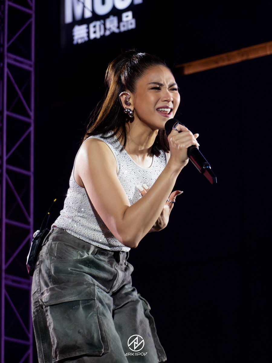 Walang Kupas talaga ang isang Sarah G. 🔥

#SarahGNYEatThe5th 
#BGCTaguig2025NYE #NYEAtThe5th 
#SarahGeronimo <a href="/JustSarahG/">Sarah Geronimo</a>