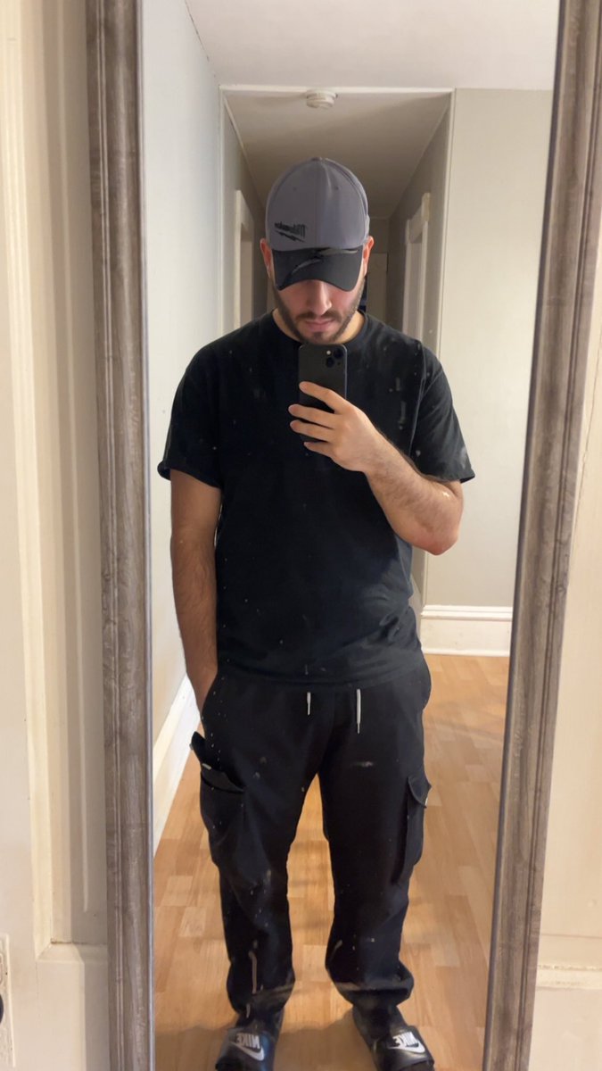 Andy_Based's tweet photo. 🕴🏽🚶🏻🚶🏻 https://t.co/PcoqhdMzaS