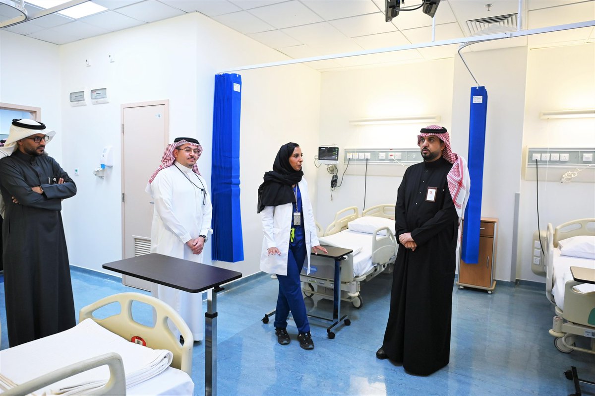 دشن الرئيس التنفيذي لـ #تجمع_المدينة_الصحي 
عبدالرحمن الحربي بحضور مدير فرع هيئة الهلال الأحمر السعودي اليوم أول قسم متخصص للحوادث والإصابات بمنطقة #المدينة_المنورة بمستشفى الملك فهد.