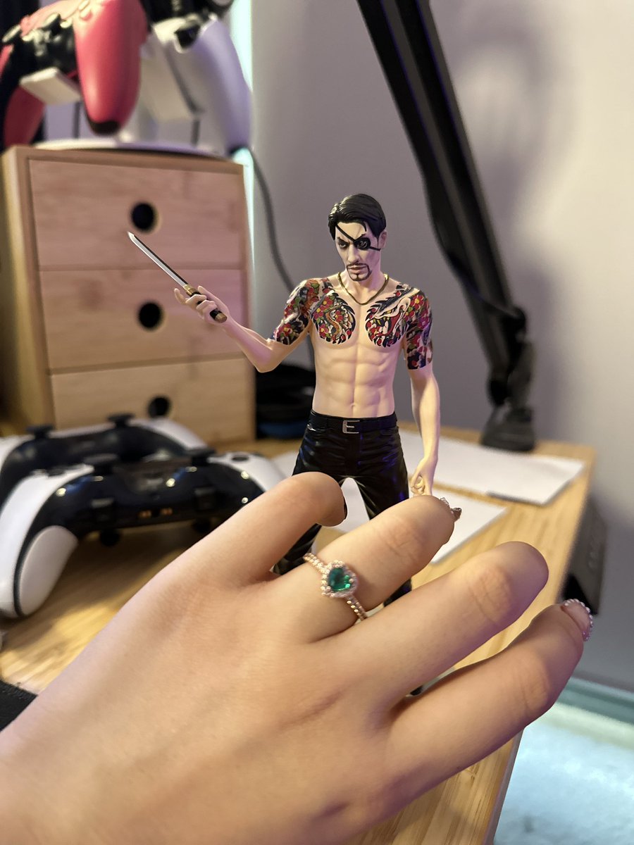 IAmNostal_Gia's tweet photo. I would like to start off the new year by announcing my engagement to my love… my Majima statue! https://t.co/lk1j3ihxkj