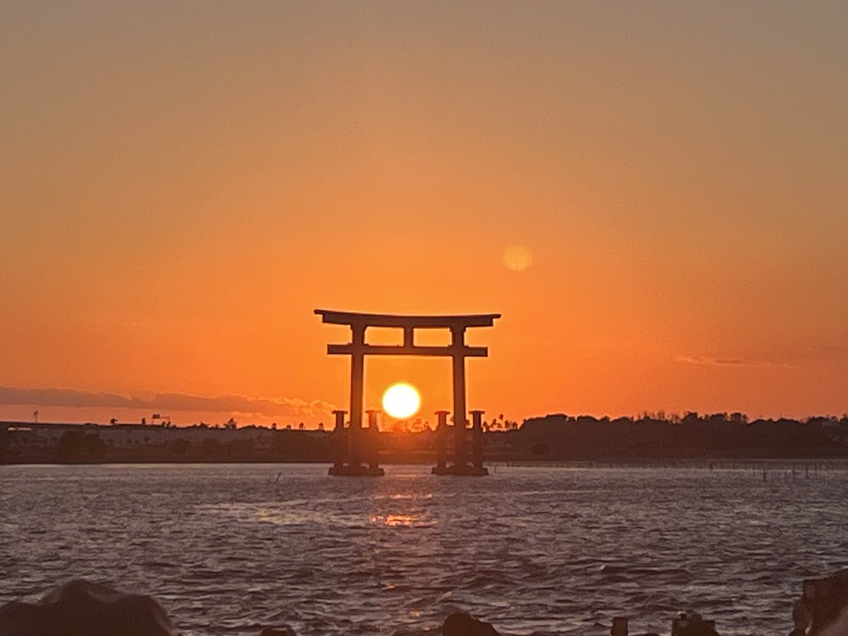 nullmun's tweet photo. 初日の入り https://t.co/YZEHsVZAbK