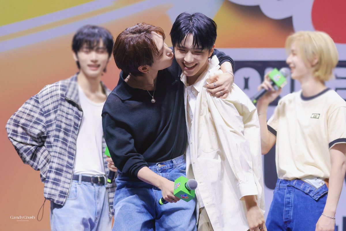 ウナク成人を世界中でお祝いされてる感じがたまんないね🫳🫳🫳これから