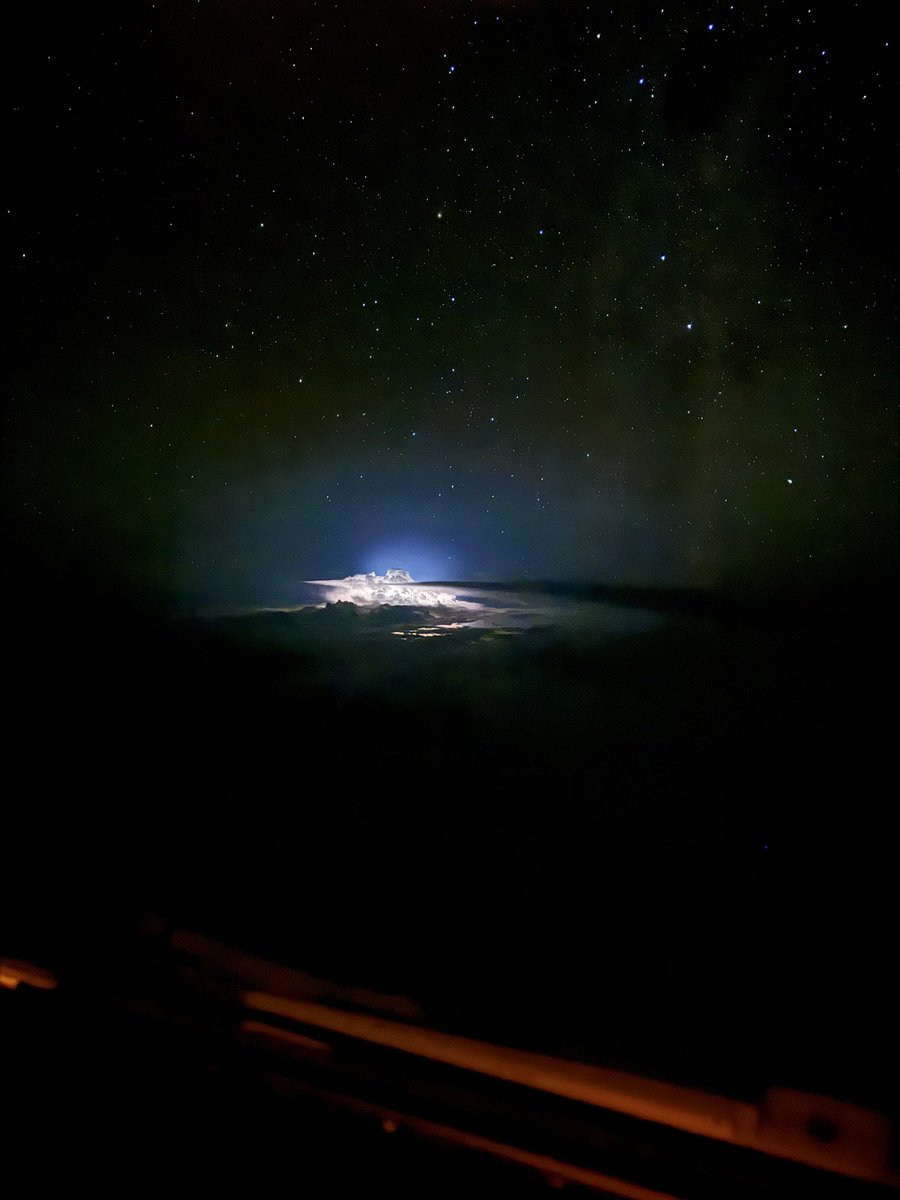 boregos_oz's tweet photo. Thunderstorm lighting up over the north west coast of Australia.
📷
#avgeek #pilotsview #viewfromtheflightdeck https://t.co/bcxcSeeFhn