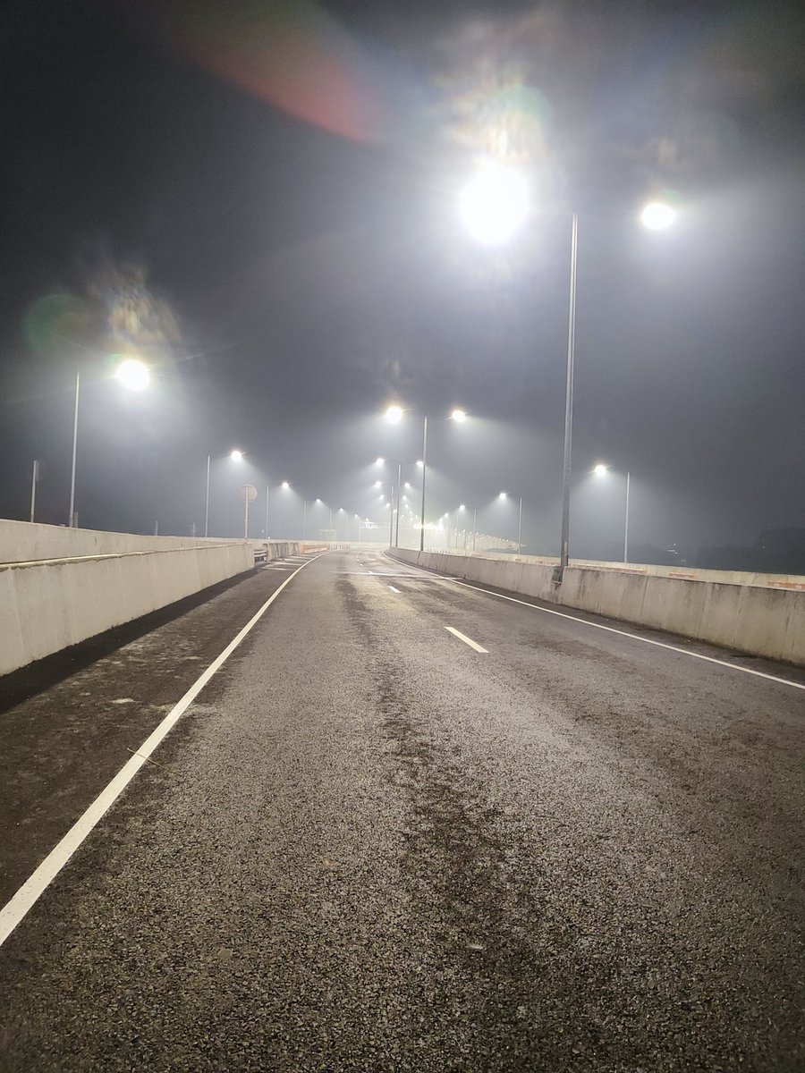 markydenb's tweet image. We spent our new year at Skyway. While we are responding to Malabon to a 3rd fire alarm involves commercial establismeny. Suddenly our ambulance convoy dislodges its back tire. Thankfully we are all safe. Have a safe 2025 everyone ♥️