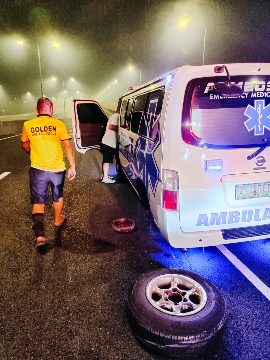 markydenb's tweet image. We spent our new year at Skyway. While we are responding to Malabon to a 3rd fire alarm involves commercial establismeny. Suddenly our ambulance convoy dislodges its back tire. Thankfully we are all safe. Have a safe 2025 everyone ♥️
