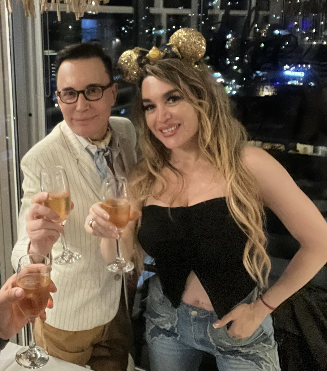 Hola 2025! Que vengan cosas buenas!  <a href="/fatimaflorez/">Fatima Florez</a> 🤩💥