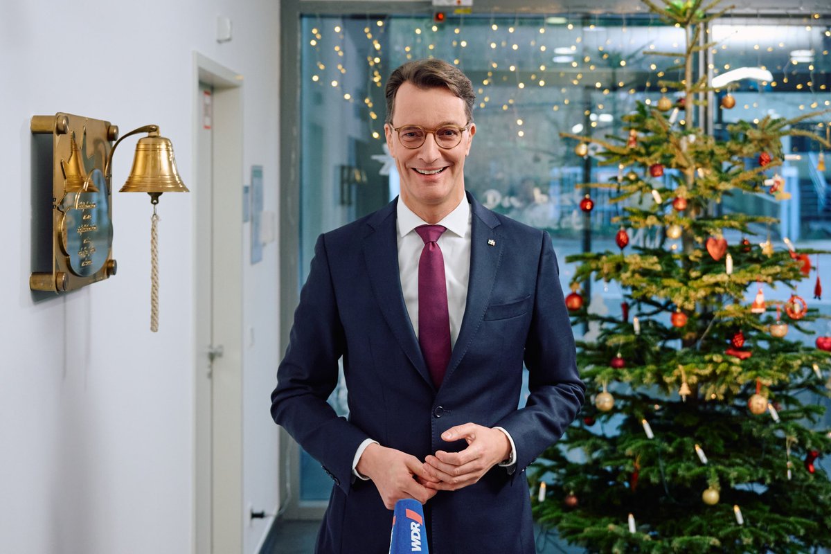 landnrw's tweet photo. MP @HendrikWuest hat im Cancer Research Center in #Essen seine #Neujahrsansprache aufgezeichnet. Hier entstehen individuelle Krebstherapien mit Spitzenforschung aus #NRW. 📺 Mehr: Heute ab 18.00 Uhr in der @WDR-Mediathek & auf https://t.co/Vnj4R2P4Jp und um 19.55 Uhr im WDR-TV. https://t.co/zJWmZXQHaG