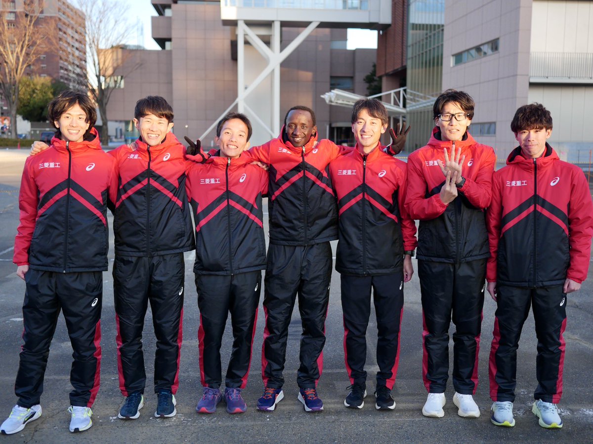 mhings_marathon's tweet photo. 1/1 ＃ニューイヤー駅伝

チーム結果7️⃣位🎽

1区11位 #松倉唯斗
2区19位 #山下一貴 
3区4位 #井上大仁
4区16位 #ｷﾌﾟﾗｶﾞｯﾄｴﾏﾇｴﾙｺﾘﾙ
5区3位 #定方俊樹
6区7位 #的野遼大
7区14位 #吉岡遼人

今年も優勝には届きませんでしたが粘りの走りで5年連続入賞✨

ご声援ありがとうございました‼️ https://t.co/5tgEQHmtmn