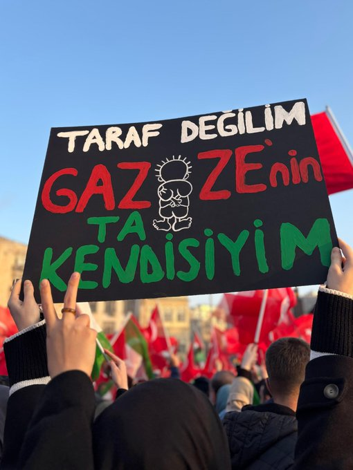 gztcom's tweet photo. Binlerce kişinin dilinden ve kalbinden geçen tek cümle:

🗣️"Taraf değilim Gazze'nin ta kendisiyim" 

#ForFairFuture https://t.co/aU353ElBhQ
