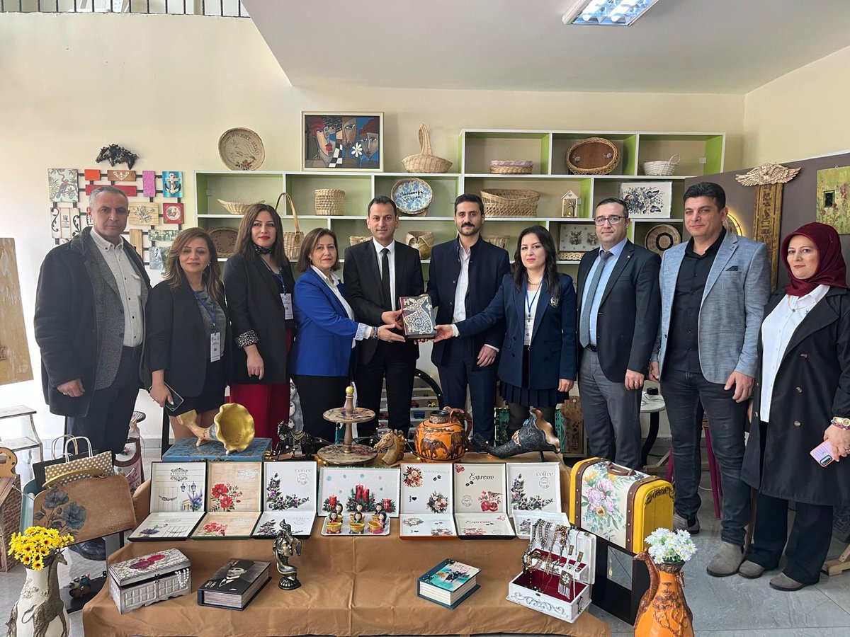 BeyzadeTV's tweet image. 🚨  HATMEK SERGİSİ BÜYÜK İLGİ TOPLADI

#Hatay Büyükşehir Belediyesi (#HBB) Meslek Edindirme Kursları (#HATMEK) kursiyerleri, yaptıkları eserleri büyük bir sergiyle taçlandırdı.

HBB Kültür ve Sosyal İşler Dairesi Başkanlığı bünyesinde faaliyet gösteren #Payas HATMEK’in