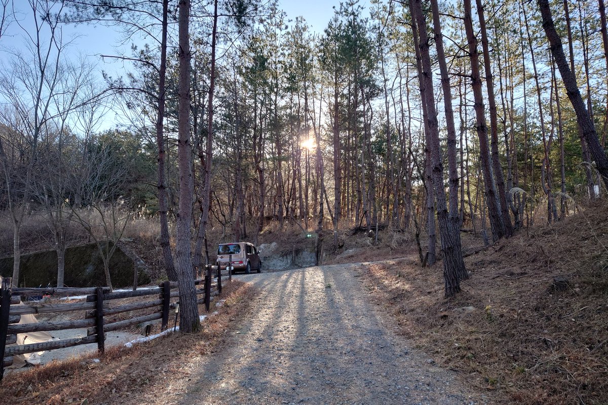 #山梨県 の某キャンプ場より、明けましておめでとうございます。今年もまた家族でキャンプに来ています。写真はキャンプ場で見た初日の出です。

今年はもっと写真撮る時間が作れるといいなぁ。というわけで今年もどうぞよろしくお願いします。