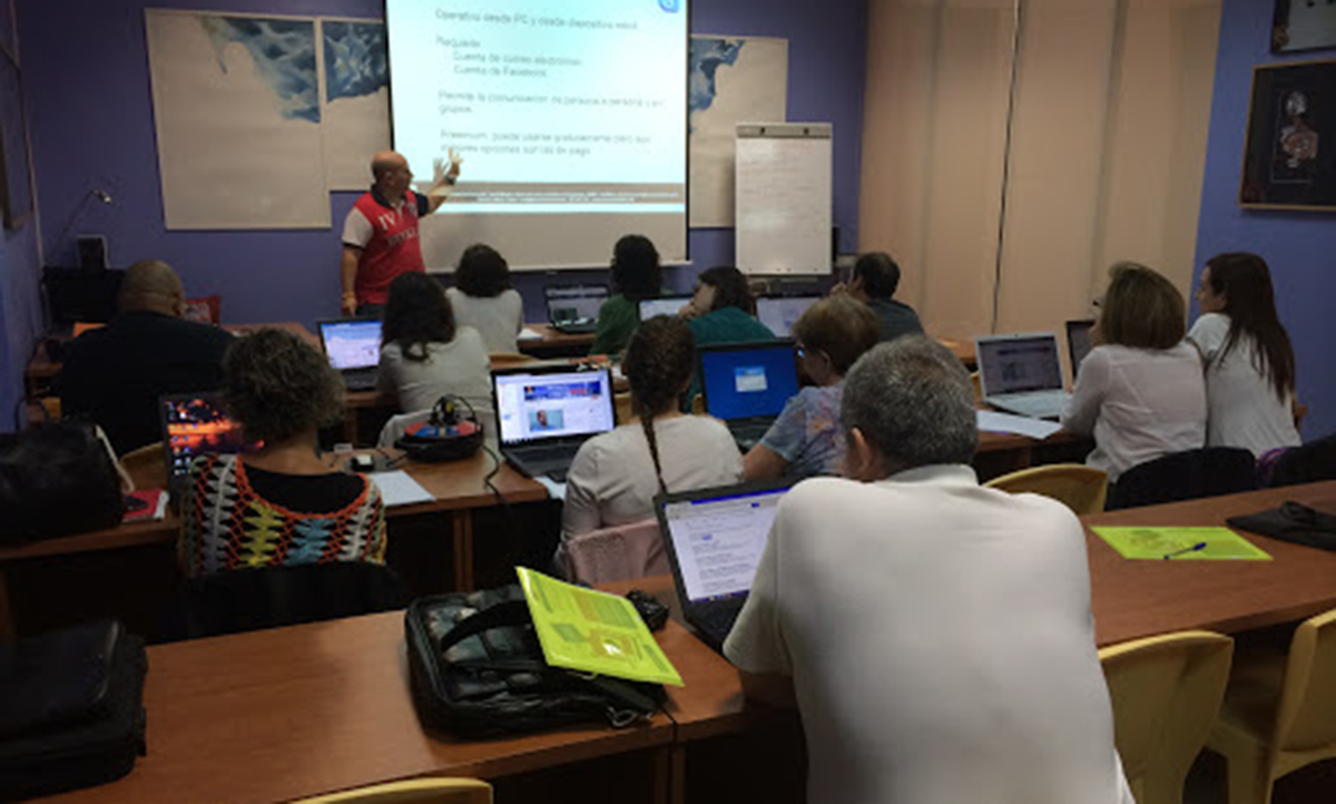 #MarcaPersonal #Empleo

Si no tienes tu propia historia sobre el tema sobre el que asesoras a las personas, no tienes autoridad para ser un referente.

Somos la Agencia de #Marketing #Digital de la #CostaDelSol

> Descubre cómo en bit.ly/3aDOlzw