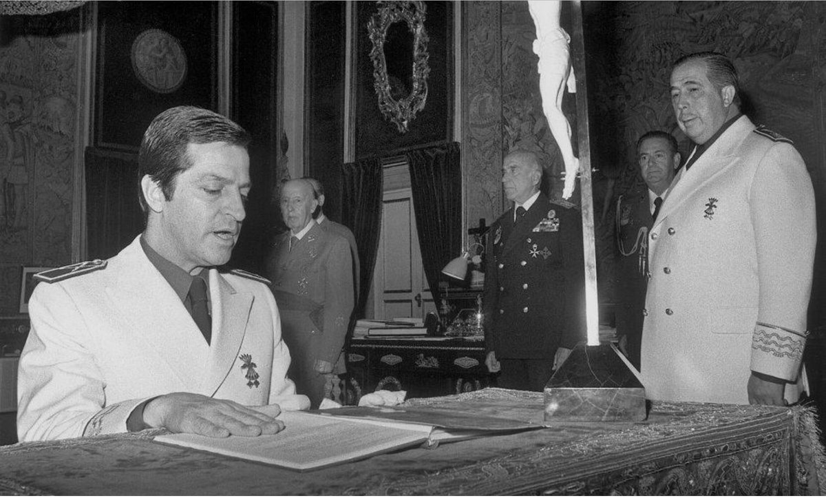 ipeutrera's tweet photo. Los más  jóvenes tienen derecho a saber quién era Adolfo Suárez y qué pensaba de Francisco Franco en 1975. https://t.co/LMLASJPWiz