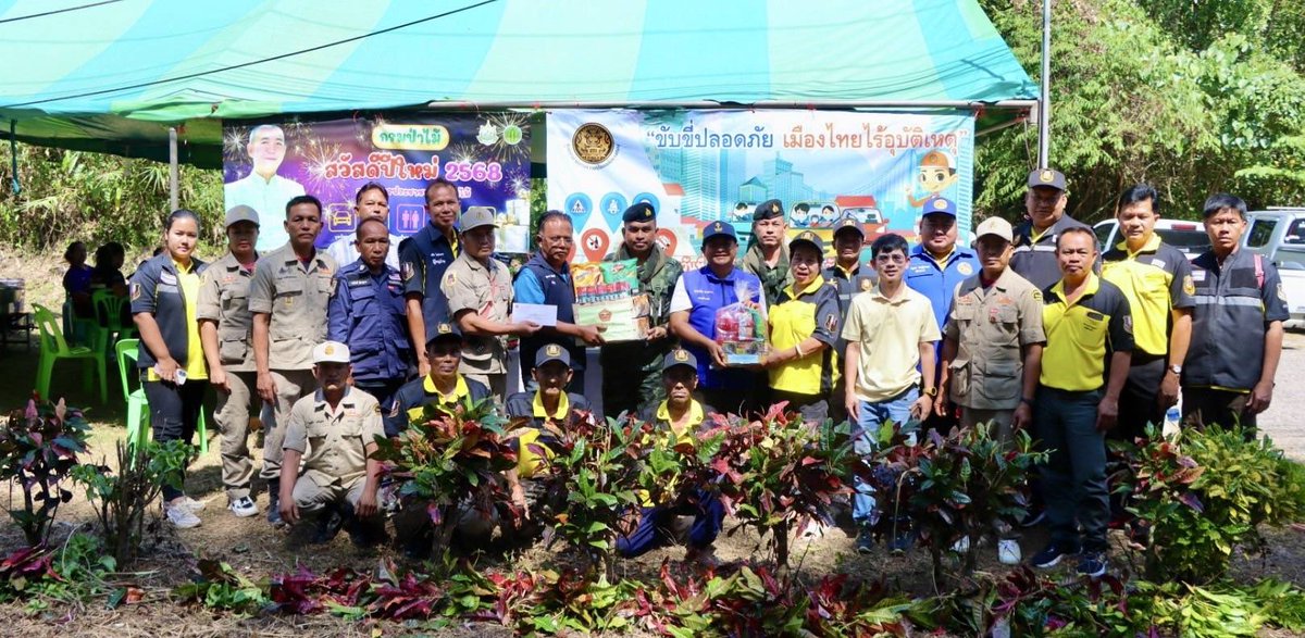 💂🏻‍♀️🌈 เยี่ยมให้กำลังใจ สมาชิกเครือข่ายภาคประชาชนเฝ้าระวังเหตุวิทยุเครื่องแดง ในการปฏิบัติงานของจุดบริการประชาชนในห้วงเทศกาลปีใหม่ 2568 ในพื้นที่จังหวัดระนอง

#หน่วยเฉพาะกิจกรมทหารราบที่25