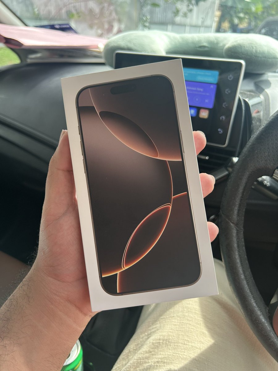 ainthakim's tweet photo. WTS iPhone 16 Pro Max Desert Titanium 256gb. Kotak masih belum buka.

RM 5.5k (harga kedai RM6k) face to face deal, bank transfer. Phone menang competition melukis/design t-shirt (tengok gambar kedua). Reason jual, tambah duit untuk kahwin.  (1/2) https://t.co/2hcy9yS4bq