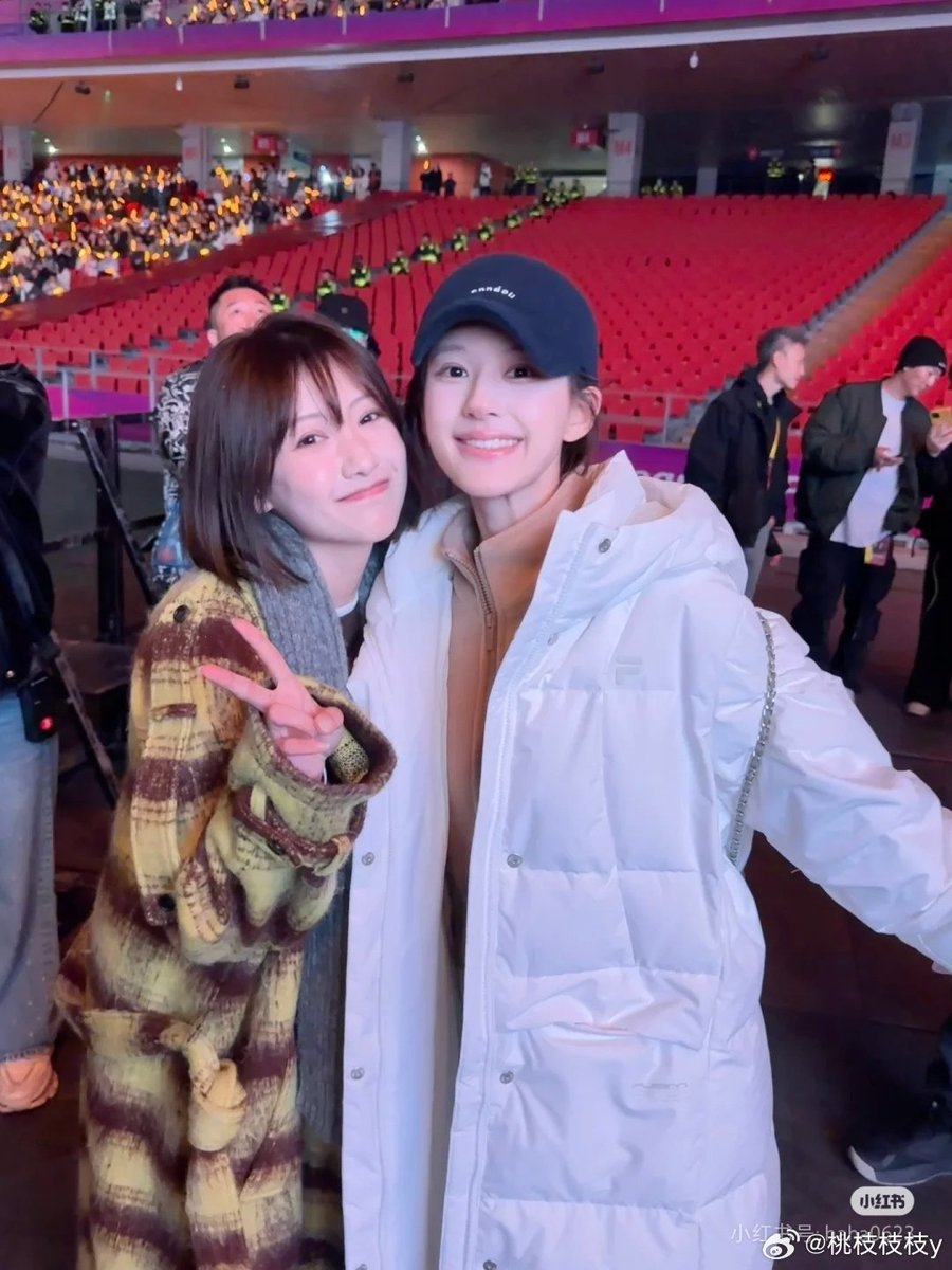 rooosyluvr's tweet image. can’t help but admire how weixiao handled this situation with such grace. she stood up for zhao lusi without second thought,  without any agenda, and that’s the kind of friend everyone should be lucky to have.

#TruthForZhaoLusi