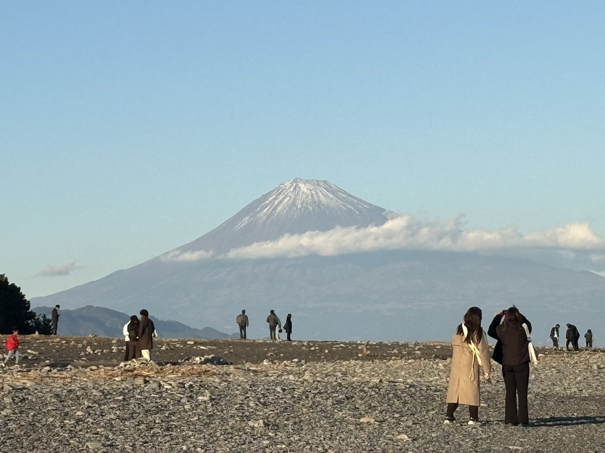 taroftd's tweet image. 明けましておめでとうございます🎍㊗️

昨年お世話になった皆様、本当にありがとうございました。

今年は去年よりも跳ねられるように精進します。
そしてSNSも活用していきたいと思います😆

今年もよろしくお願いいたします。

久しぶりに行った三保の松原の富士山🗻