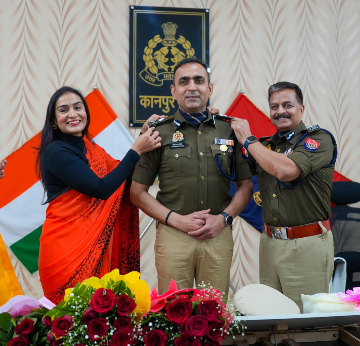 adgzonekanpur's tweet photo. श्री जोगेन्द्र कुमार, पुलिस उपमहानिरीक्षक, कानपुर परिक्षेत्र, कानपुर को पुलिस महानिरीक्षक पद पर प्रोन्नति के उपलक्ष्य में जोनल कैम्प कार्यालय में पिपिंग सेरेमनी का आयोजन किया गया। (1/2) https://t.co/m5fp57O0N2