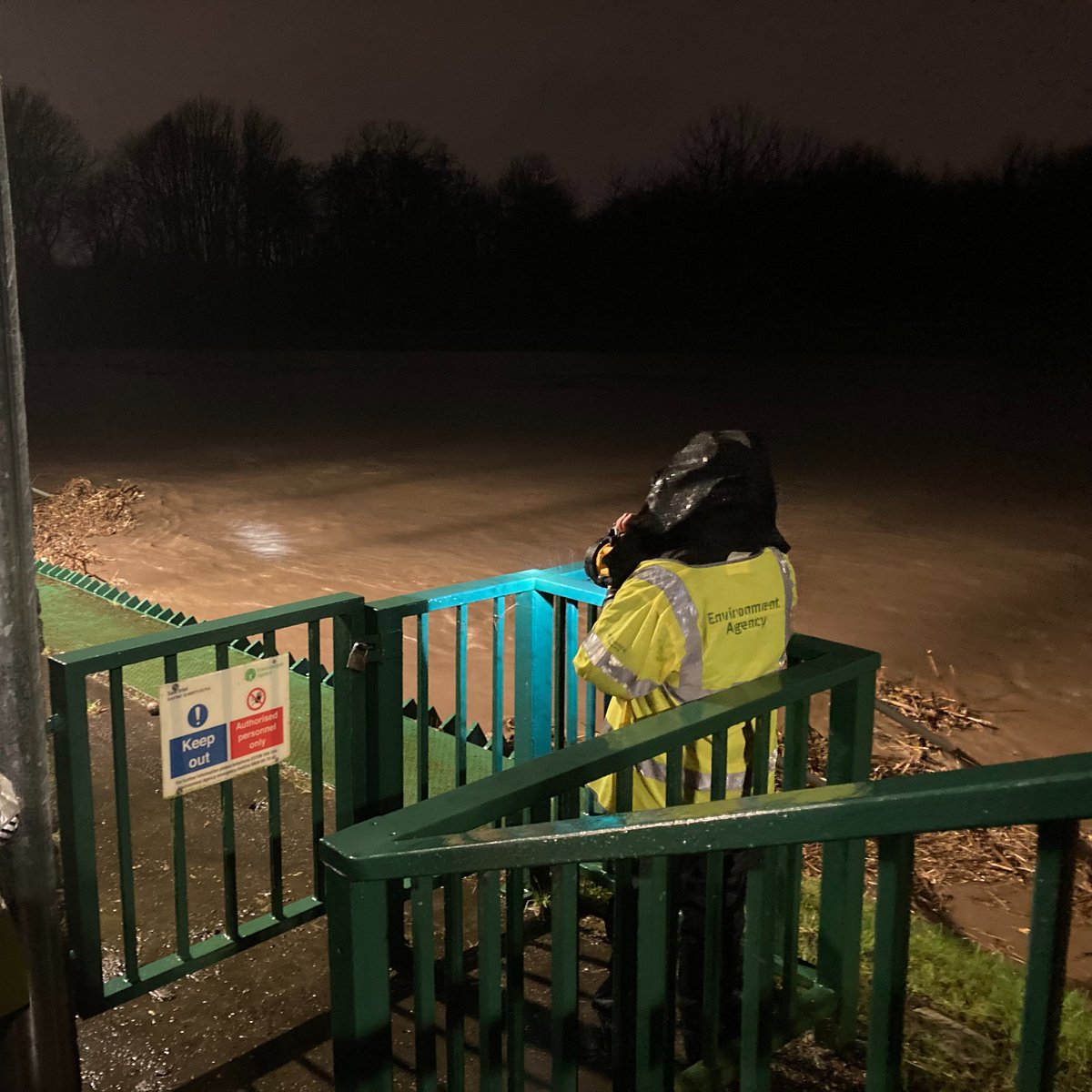 Dozens of #flood warnings across Gtr Mcr as heavy rain continues.

Our teams were out working in the early hours to reduce flood risk, including monitoring flood defence assets like Didsbury Basin (pictured).

Check your flood risk and find out what to do: gov.uk/flood