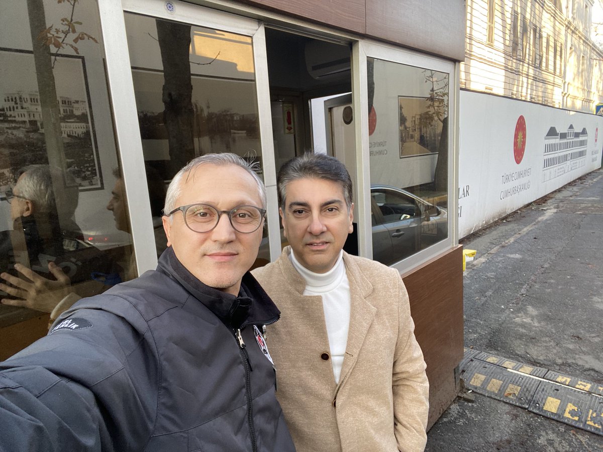 ayukselk's tweet photo. YTÜ Beşiktaş ve Davutpaşa Kampüsleri’nde yılın ilk gününde işini özveriliyle yapan tüm güvenlik personelimize teşekkür eder yeni yıllarının sağlıkla, huzurla ve mutlulukla geçmesini dilerim.
İyi ki varsınız 🇹🇷 https://t.co/sdFRHRyDmd