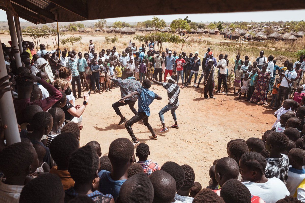 JuliusBintu's tweet image. THIS IS NOT JUST A TRUCK. IT'S A MUSIC RECORDING STUDIO AND MORE. 

The Lab Uganda truck is a fully equipped mobile multimedia music laboratory that travels around #BidiBidi refugee settlement (one of #Africa's largest), providing music training &amp;amp; recording services to refugees.