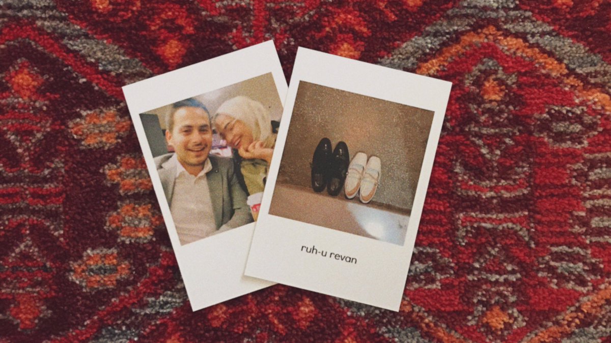 iki bin yirmi dört

hatırlamak istediğim en güzel günlerin
evin farklılaşmasının
uzaklığın
bir anda yaşadığım farkındalıkların
bolca yeniliklerin
kabullenişlerin
kaygısız bir sevginin
aynı zamanda bolca şükranların
arayışların
yılıydı

bismillah, to the new chapter