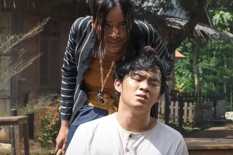 15 FILM TERBURUK DAN MENGECEWAKAN TAHUN 2024 PILIHAN MINCEU! ⚠TW⚠ MENGANDUNG KATA-KATA BRUTAL 🙏🤣 

1. Para Betina Pengikut Iblis 2 (2024)
Film ini sadisnya setara sama video ISIS. Bikin mual, hipertensi, kanker, gangguan kehamilan serta janin. TOBAT LAH LU KATA GUAH.