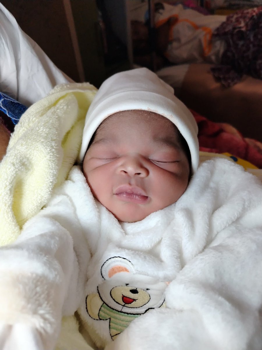 unicefcameroon's tweet photo. 🩵🩵🩵 Welcome little Kemal, the world's first baby of 2025, born at 00:00 at Bertoua Regional Hospital, eastern #Cameroon! ✨ His mother, Francka, is overjoyed. Let's wish this precious bundle of joy a life filled with happiness and health.
#NewYearsBabies2025 🩵🩵🩵 https://t.co/61vgRYuho2