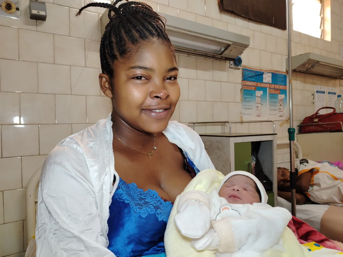 unicefcameroon's tweet photo. 🩵🩵🩵 Welcome little Kemal, the world's first baby of 2025, born at 00:00 at Bertoua Regional Hospital, eastern #Cameroon! ✨ His mother, Francka, is overjoyed. Let's wish this precious bundle of joy a life filled with happiness and health.
#NewYearsBabies2025 🩵🩵🩵 https://t.co/61vgRYuho2