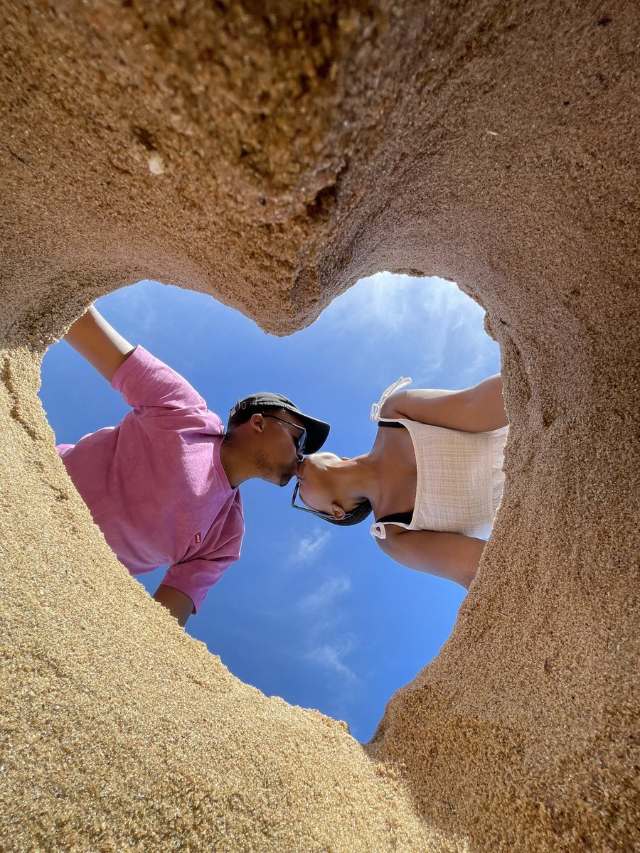 Shego_7's tweet image. Year 3 came with a different title 🥹❤️💍. I’m a fiancée!!! 🥺
3 years of my favourite love story! Here’s to a lifetime of adventure and matching outfits. 
Happy anniversary, my love. I love our life together 🥹❤️