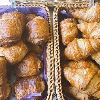 EpicerieLudo's tweet image. Good morning #Chorlton! We hope you all enjoyed a lovely NYE last night. Welcome to 2025! Thank you for all your support & love in 2024, already 13 years since we opened. We wish you all the very best for this new year. We are open this morning from 9am until 1pm! Lots of love 🥰