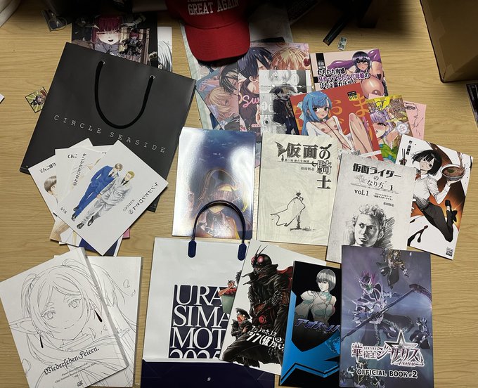 コミケ戦利品!
(*'Д`)今回すごいものも色々あるから島本和彦のzekkyo大学でも紹介するかな

#C105 