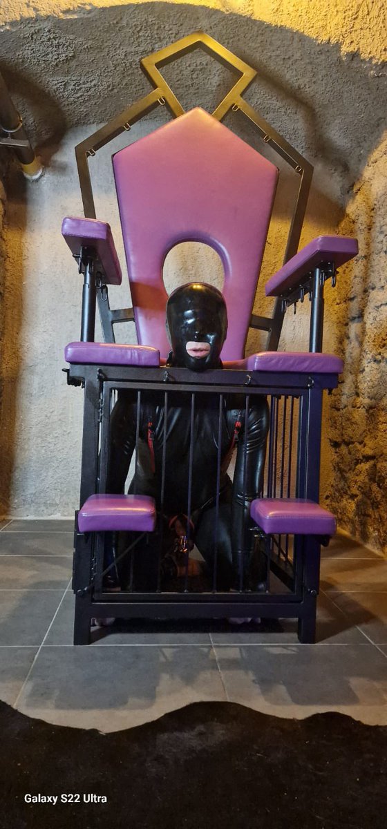 MeLatexGoddess's tweet image. Your 2025 perspective @SexLessBitch : No skin, no sences, no movement, no freedom. Only rubber, bondage, pain and obediency. 😘