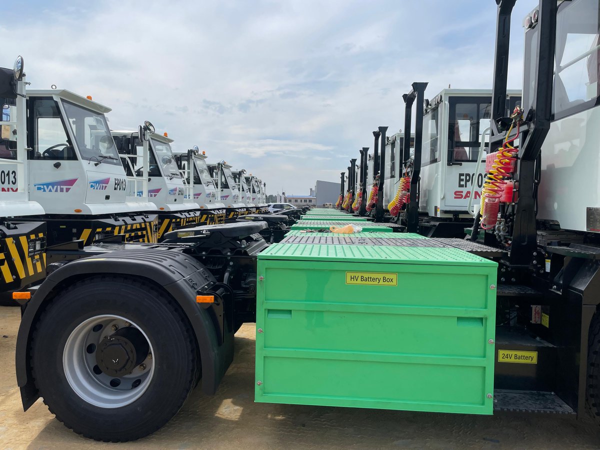 CWITSriLanka's tweet photo. A significant step towards CWIT’s commitment to green initiatives. CWIT proudly welcomes the country’s first fully electric fleet of ITVs, setting a new benchmark in sustainable logistics. A trendsetter for the region, driving innovation towards a greener future.
#CWIT #ESG https://t.co/5ScH5PdNt6