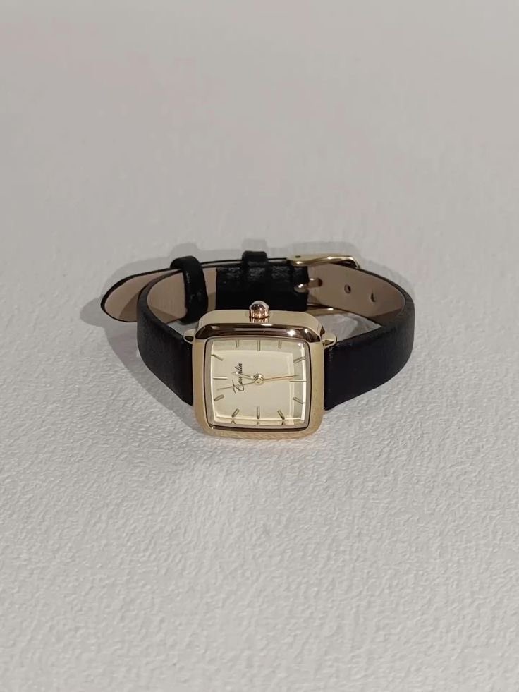 roxysshi's tweet photo. Jam tangan imut untuk pergelangan tangan kecil yang cantik dan elegant banget dipakai 🥰💞 https://t.co/dyXII1f68f