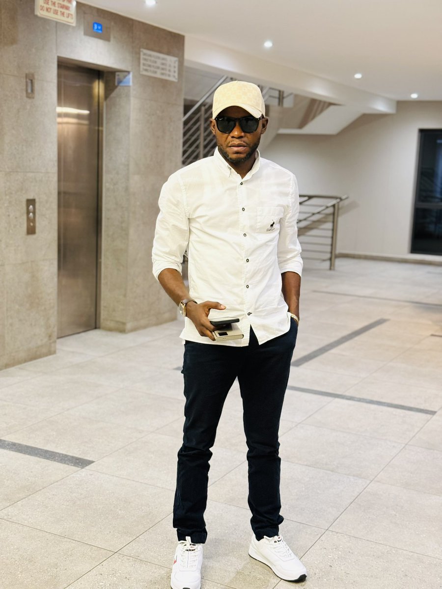 Plus de 6ans toujours dans l’opposition et fidèle à mon mentor <a href="/SalomonKalonda/">Salomon SK Della</a> ,il m’a appris la patience et la tolérance en politique…bonne fête à tous un jour tout iras mieux .