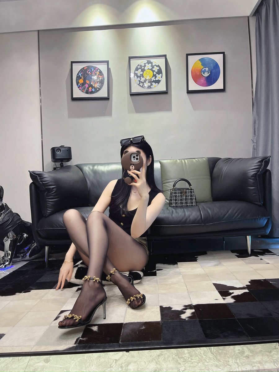 𝟐𝟎𝟐𝟓.🍾 https://t.co/UTutFItioo