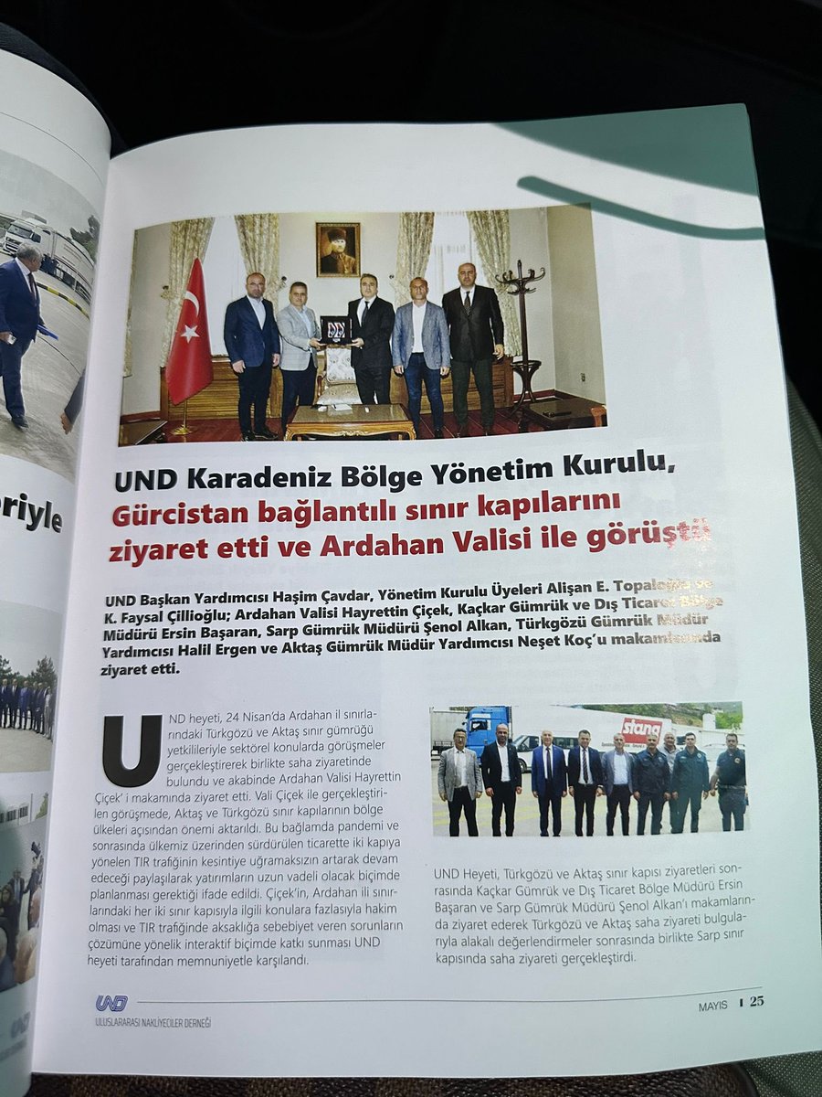 Kral Faysal ÇİLLİOĞLU (@kralfaysal1923) on Twitter photo 2025 yılının ilk günü resmi tatil olmasına rağmen Ardahan valisi sayın <a href="/HayrettinnCiCEK/">Hayrettin Çiçek</a> sınır kapılarında zirai karantina bekleyen tırlar için öz verili davranışından dolayı söylevi
"Dünyada savaşlarda dahi durmayan tek şey ticarettir ticareti durduramayız" 🚛🥇
<a href="/ArdahanValiligi/">Ardahan Valiliği</a> 2025 yılının ilk günü resmi tatil olmasına rağmen Ardahan valisi sayın <a href="/HayrettinnCiCEK/">Hayrettin Çiçek</a> sınır kapılarında zirai karantina bekleyen tırlar için öz verili davranışından dolayı söylevi
"Dünyada savaşlarda dahi durmayan tek şey ticarettir ticareti durduramayız" 🚛🥇
<a href="/ArdahanValiligi/">Ardahan Valiliği</a>