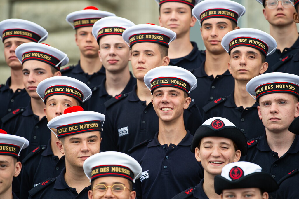 MarineNationale's tweet photo. #Retro24 | Anciens et actuels élèves de l’Ecole des mousses se sont réunis fin juin pour célébrer les 1️⃣ 5️⃣ans de sa réouverture 🎉. Depuis 2009 ce sont + de 3 000 mousses de 16 à 18 ans qui ont été incorporés, dont 75 % ont signé un contrat de QMF par la suite. https://t.co/llKrzGzq9H