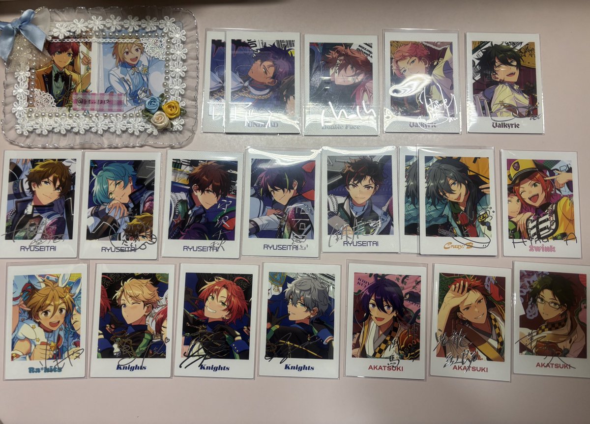 rt__1212's tweet photo. 【譲渡/交換】あんスタ　TRIP アルバム　ぱしゃっつ

譲:画像参照

求:なずな/一彩/各120円＋送料

🎶譲渡:PayPayまたはゆうちょ銀行
🎶譲渡、交換共に2点〜
🎶固定ポスト必読
🎶また、当方手持ちの紙類等のおまけの同封可能な方は文末に⭐️マークお付けください。
🎶他募集ポストあります◎ https://t.co/yehaXEpWQ0