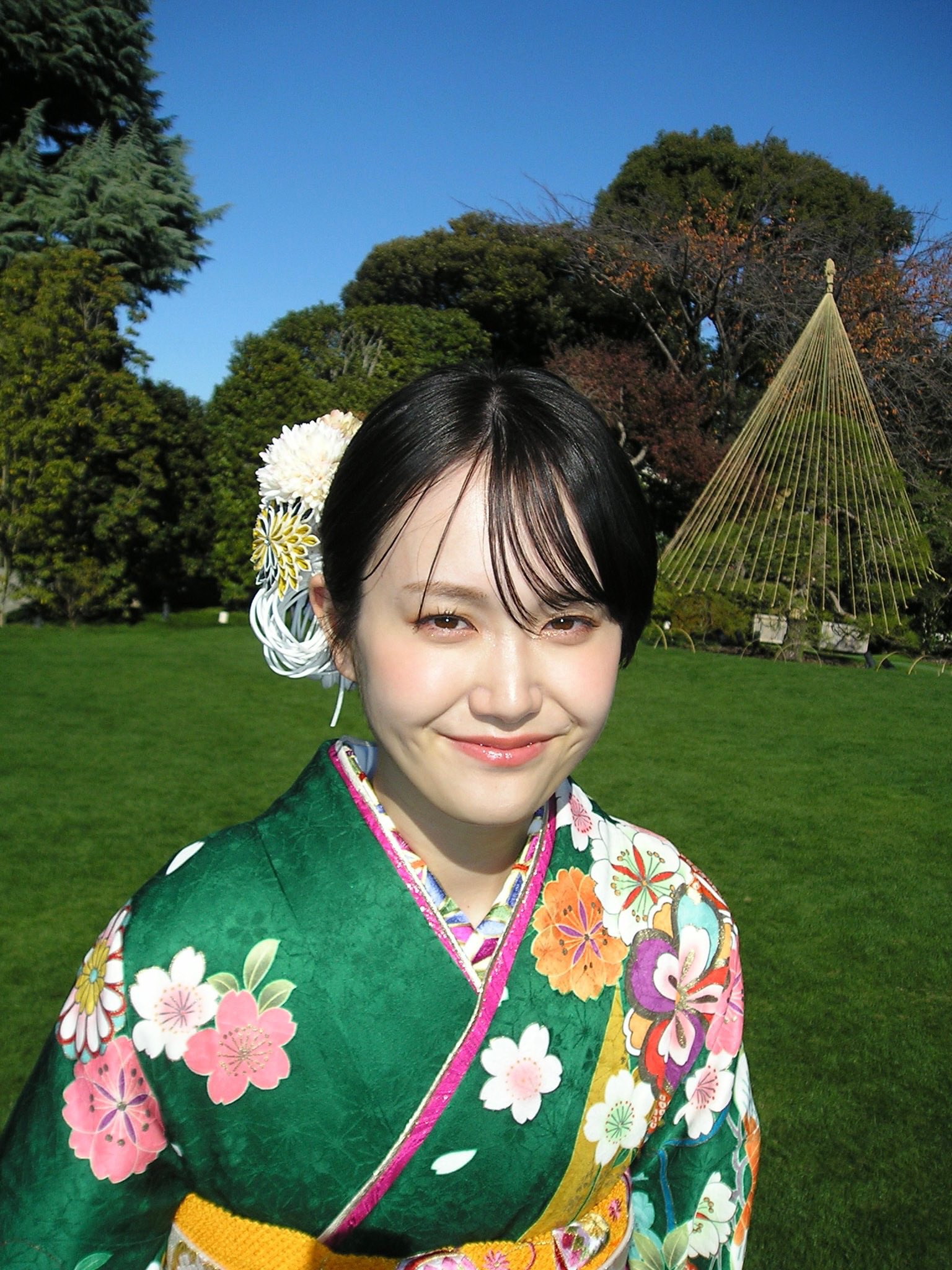 尾碕真花関連グッズ多数 ファッションショーでのドレスオフショを📸 時間のない中で
