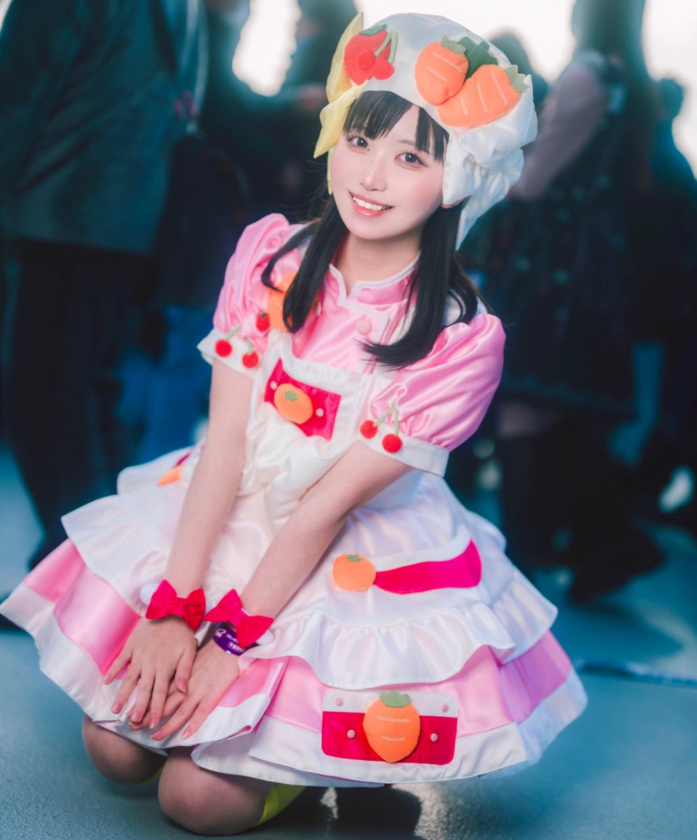 aya_nomori's tweet image. #子供の頃の写真と最近のコスプレ写真を並べる
まいんちゃんになりたかった夢、
15年の時を経て2回叶えました🥰
←母作衣装(5歳) 自作衣装で冬コミ→