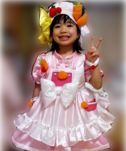 aya_nomori's tweet image. #子供の頃の写真と最近のコスプレ写真を並べる
まいんちゃんになりたかった夢、
15年の時を経て2回叶えました🥰
←母作衣装(5歳) 自作衣装で冬コミ→
