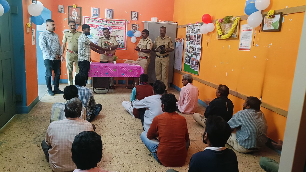 ಈ ದಿನ ಕೆ ಜಿ ನಗರ ಪೊಲೀಸ್ ಠಾಣೆಯ ವತಿಯಿಂದ 2025 ಹೊಸ ವರ್ಷದ ಆಚರಣೆಯನ್ನು ನಮ್ಮ ಮನೆ, ನಗರ ವಸತಿ ರಹಿತರ ಆಶ್ರಯ ಕೇಂದ್ರದಲ್ಲಿ ಠಾಣೆಯ ಅಧಿಕಾರಿ ಮತ್ತು ಸಿಬ್ಬಂದಿಗಳು ವಸತಿ ರಹಿತರ ಜೊತೆಗೆ ಆಚರಿಸಲಾಯಿತು.
<a href="/CPBlr/">CP Bengaluru ಪೊಲೀಸ್ ಆಯುಕ್ತ ಬೆಂಗಳೂರು</a> <a href="/BlrCityPolice/">ಬೆಂಗಳೂರು ನಗರ ಪೊಲೀಸ್‌ BengaluruCityPolice</a>
<a href="/DCPSouthBCP/">DCP SOUTH</a> 
#BCPWelcomesNewYear2025