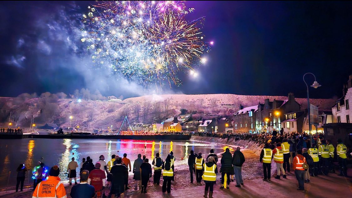 The news says Hogmanay in Scotland was cancelled , Stonehaven said “ hud my jaiket “ ☄️💪 Happy New Year everyone ❤️